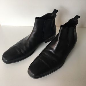 Men’s black leather boots